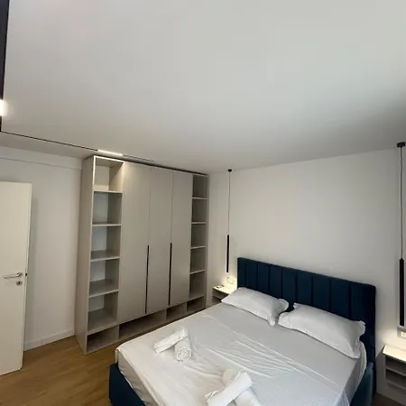 Aura Apartment *
